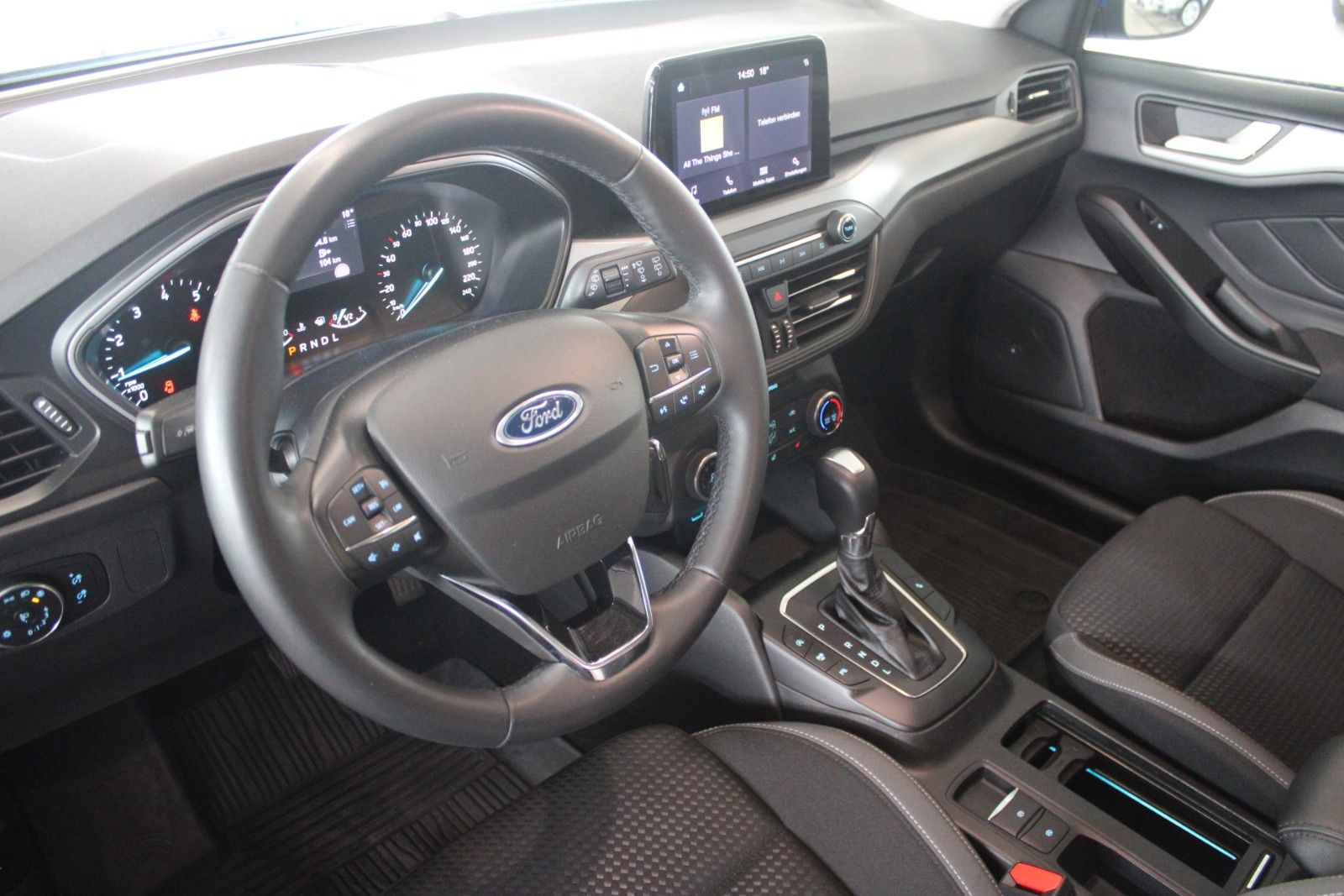 Fahrzeugabbildung Ford Focus Cool & Connect Aut. LED CAM PDC WinterPak.