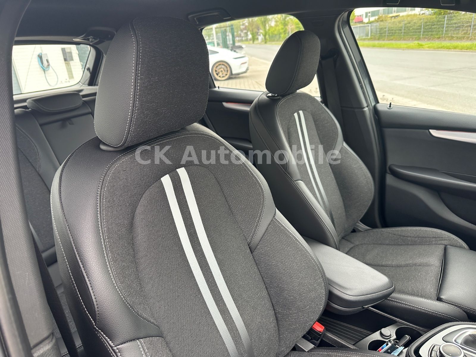 Fahrzeugabbildung BMW 218dxDrive Active Tourer M-Sport/Shadow-Line/LED