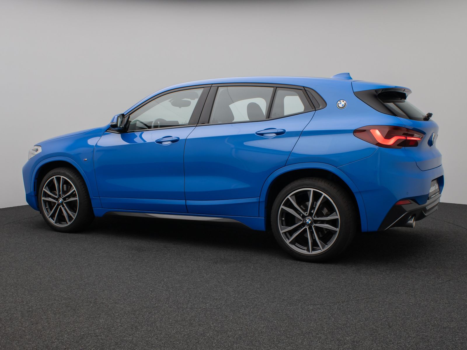 Fahrzeugabbildung BMW X2 xD20i M Sport DAB HUD Navi+ Alarm LED PDChint