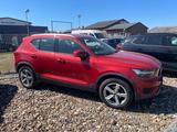Volvo XC 40 XC40 Momentum 2WD - rote Volvo XC40