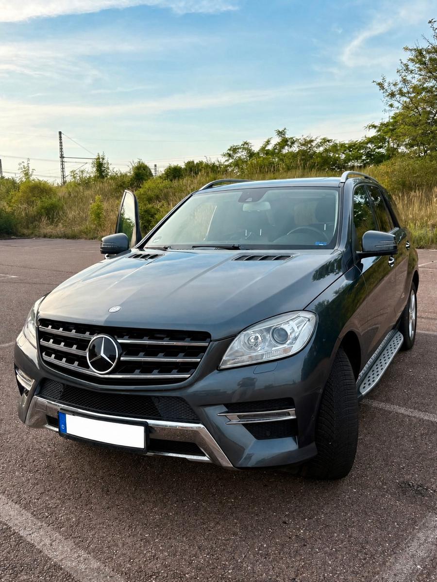 Mercedes-Benz ML 350  TÜV NEU Top-Zustand Leder 140Tkm