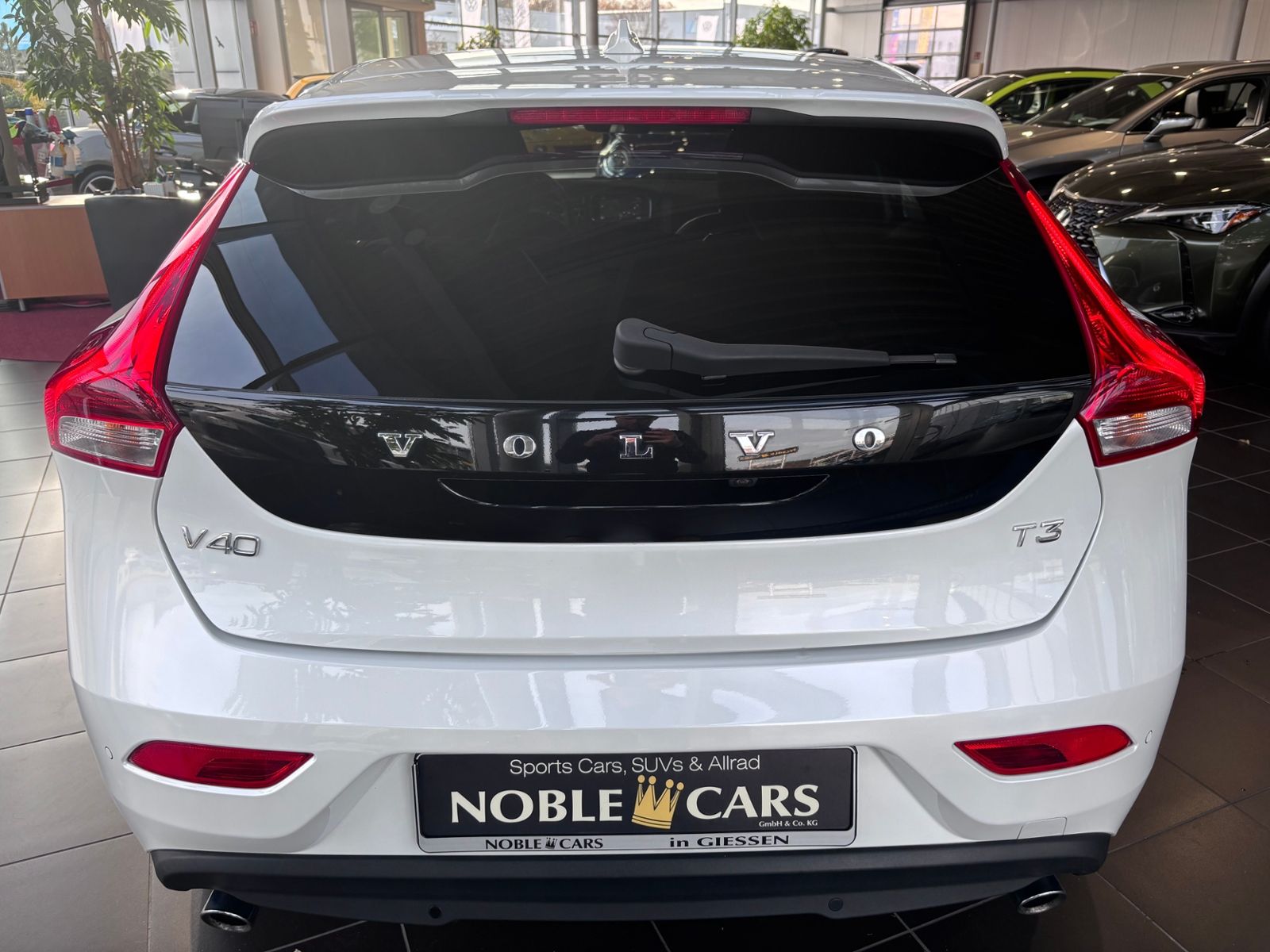 Fahrzeugabbildung Volvo V40 Linje Svart LED NAV SHZ PDC RFK ALU