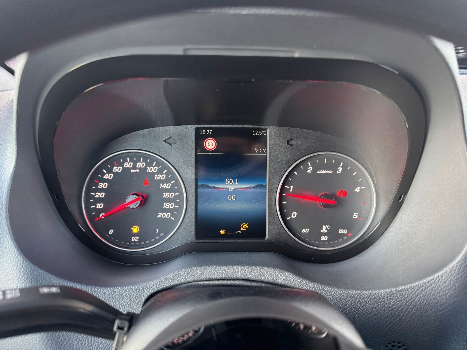 Fahrzeugabbildung Mercedes-Benz Sprinter 317 CDI DoKa Klima Stdheiz AHK3,5to