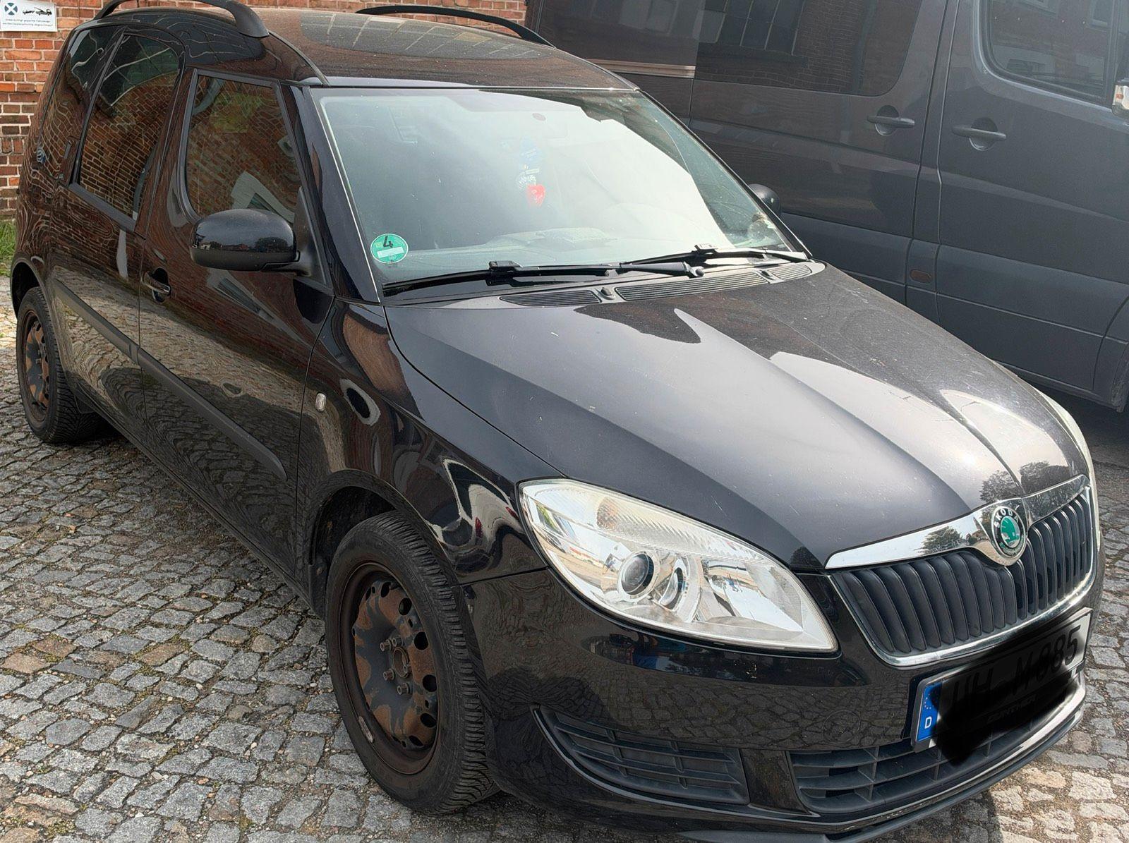Skoda Roomster 2012 — rear view