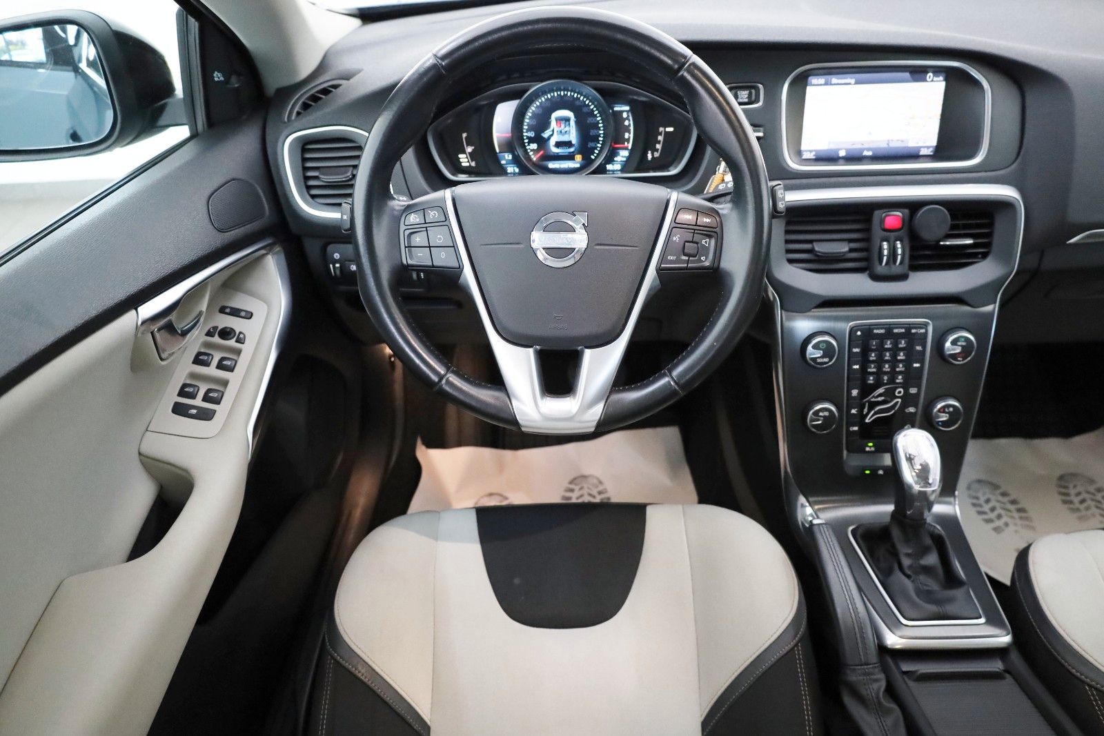 Fahrzeugabbildung Volvo V40 CrossCountry Kinetic AWD Navi,Panorama,Bliss