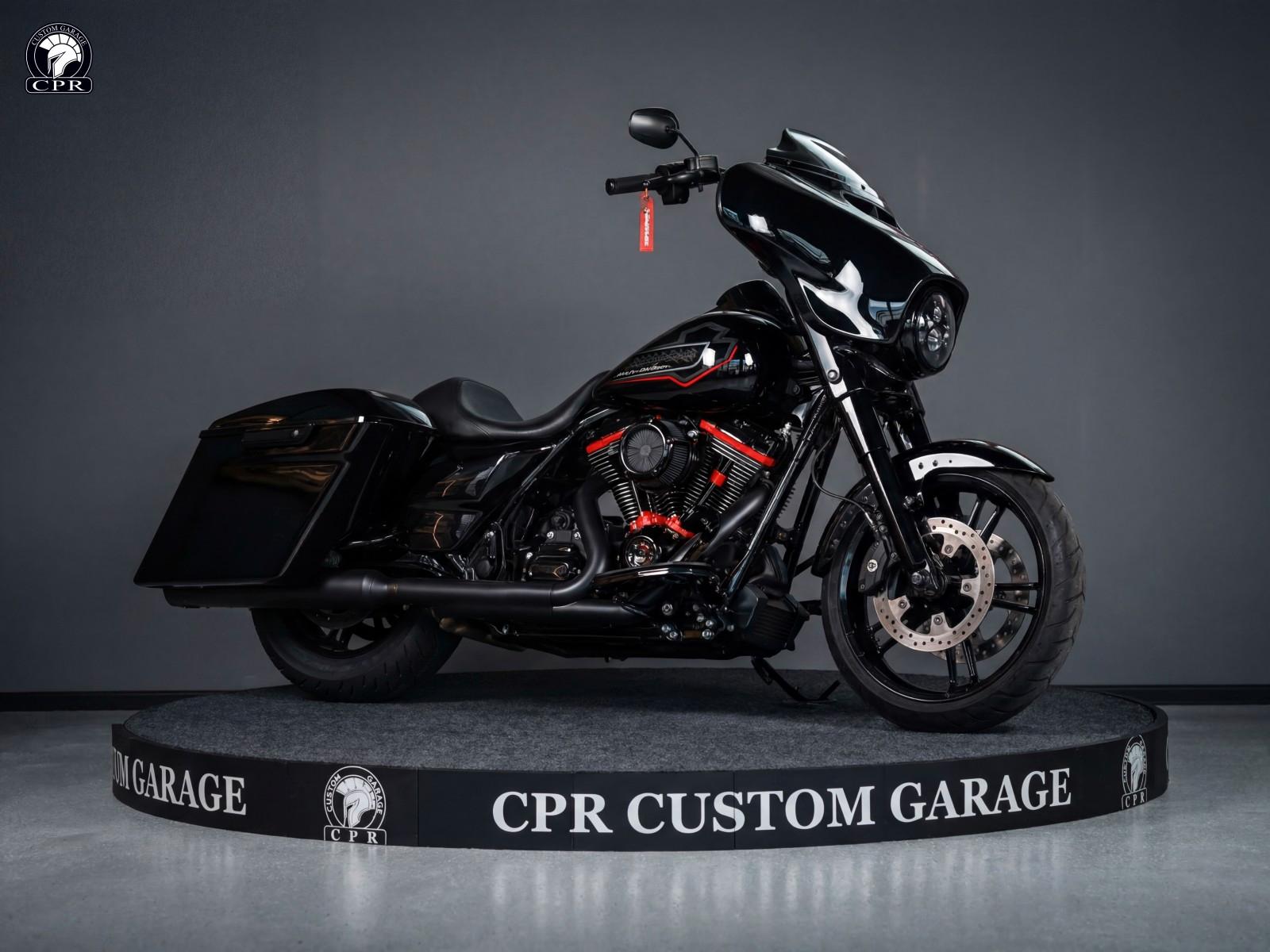 Harley-Davidson Street Glide (FLHX)