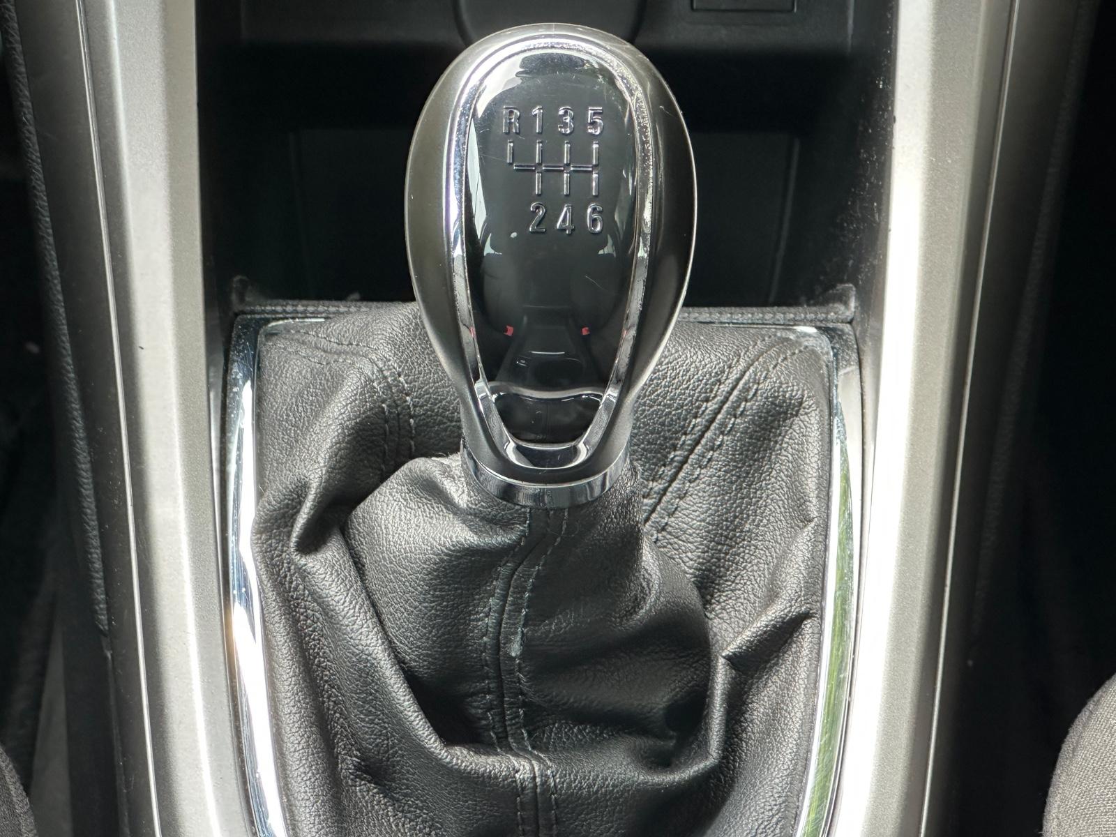Opel Astra 2013 — photo 10