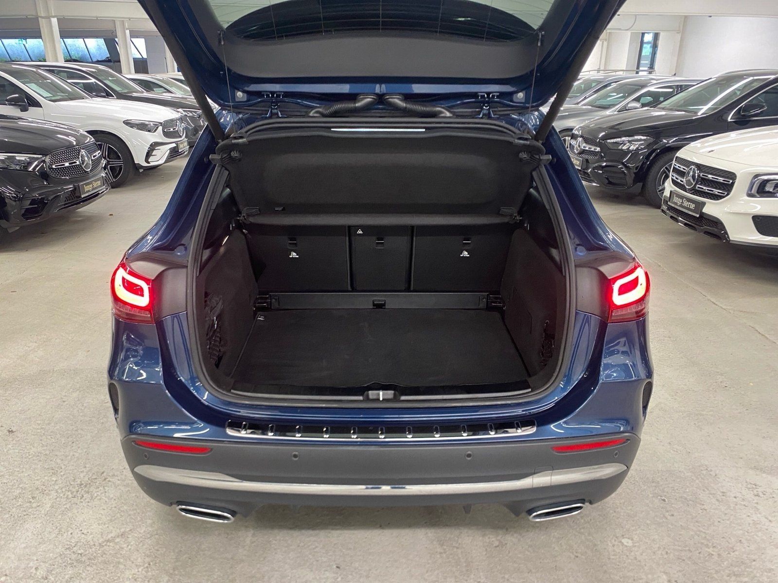 Fahrzeugabbildung Mercedes-Benz GLA 250 4M AMG*AHK*Pano*Totwinkel*Kam*Easy-Pack*