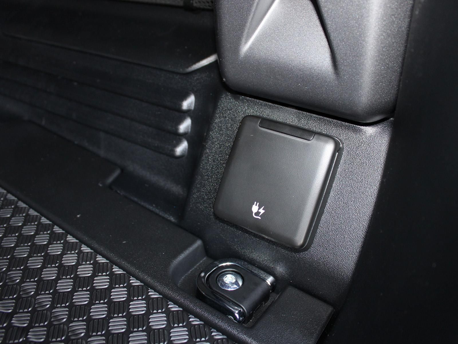 Fahrzeugabbildung Land Rover Land Rover Defender D250 X-Dynamic SE