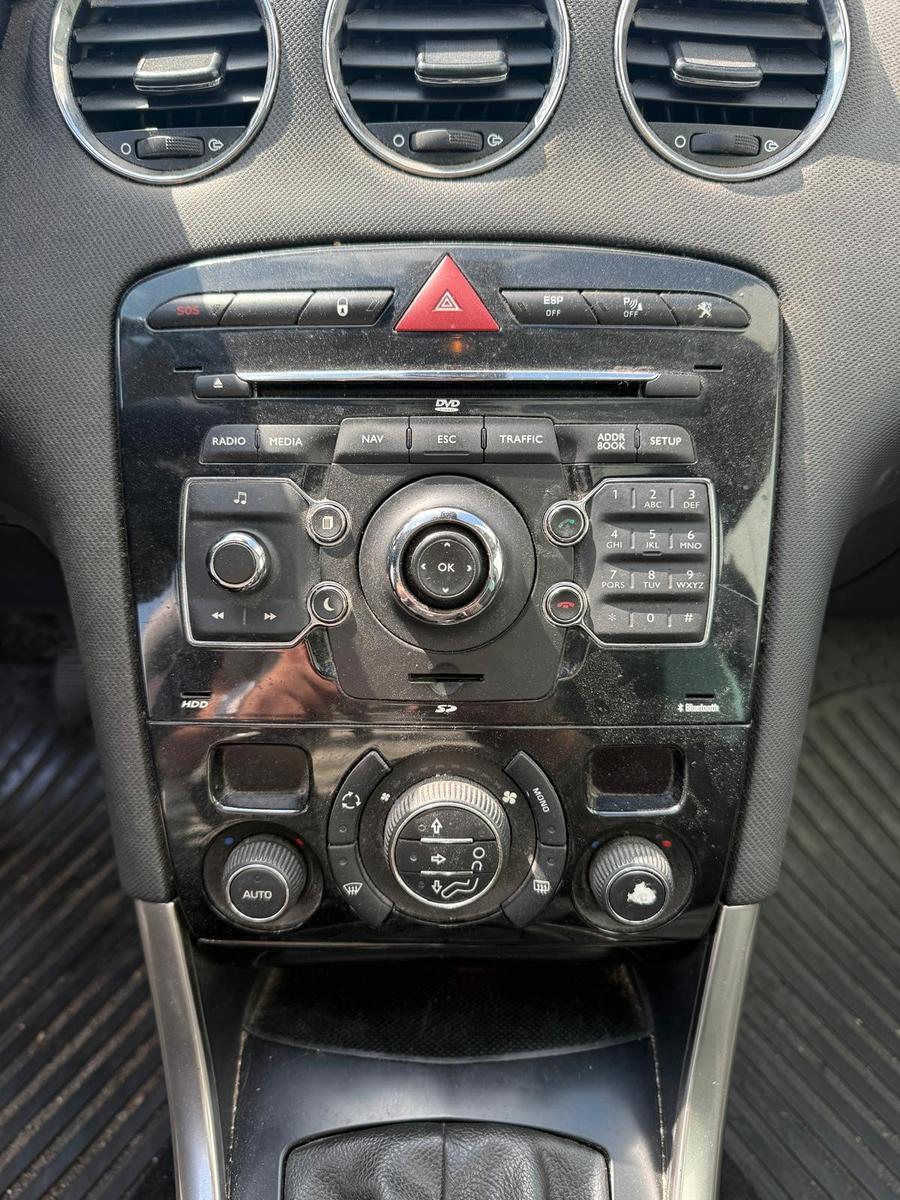 Peugeot 308 2013 — photo 16
