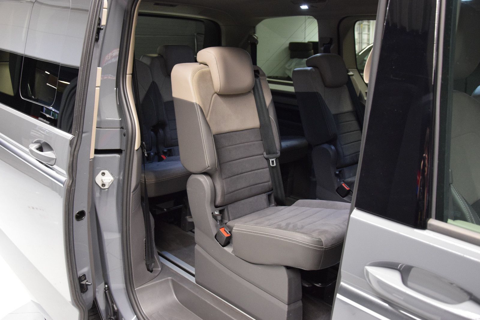 Fahrzeugabbildung Volkswagen T7 Multivan Style Easy Open ACC AHK Kamera 7-Stz