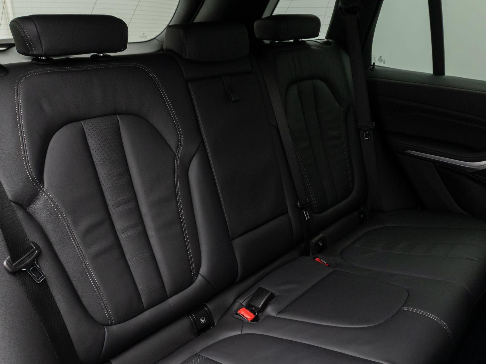 Fahrzeugabbildung BMW X5 xD30d M Sport 360°Laser HUD DAB HiFi 22Zoll