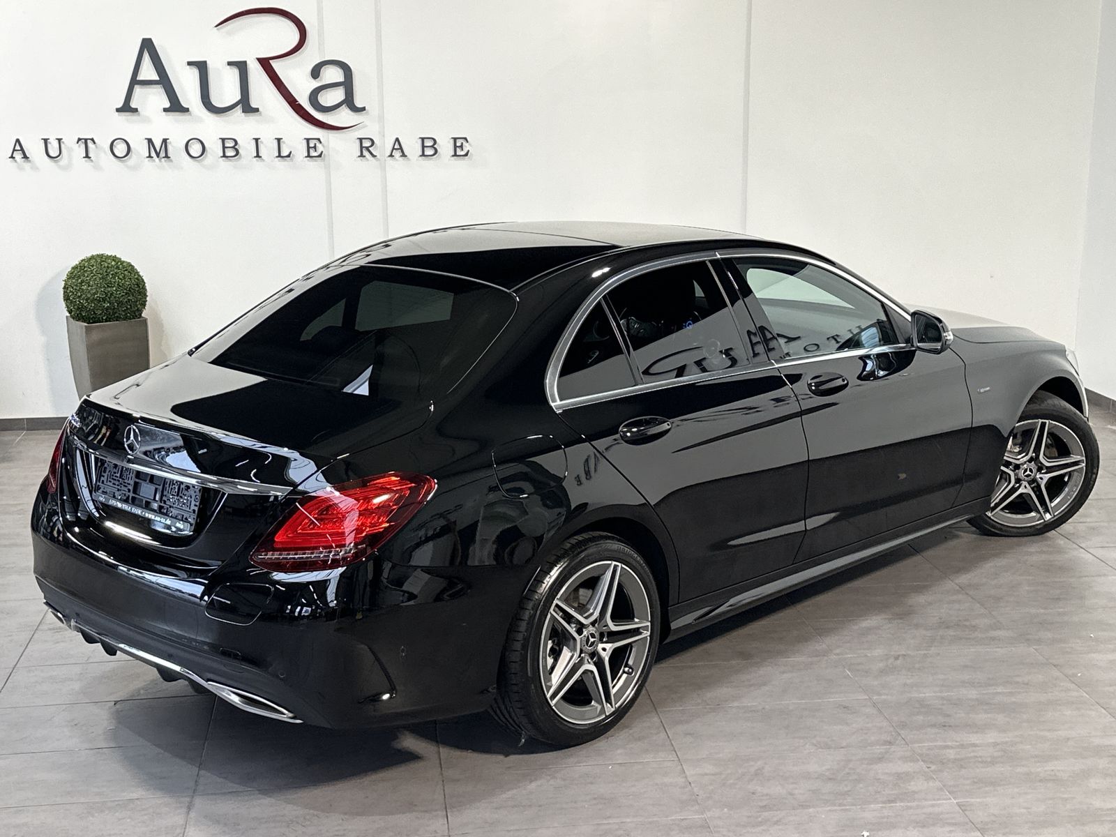 Fahrzeugabbildung Mercedes-Benz C 300e Limousine AMG-Line NAV+LED+PANO+AHK+ACC