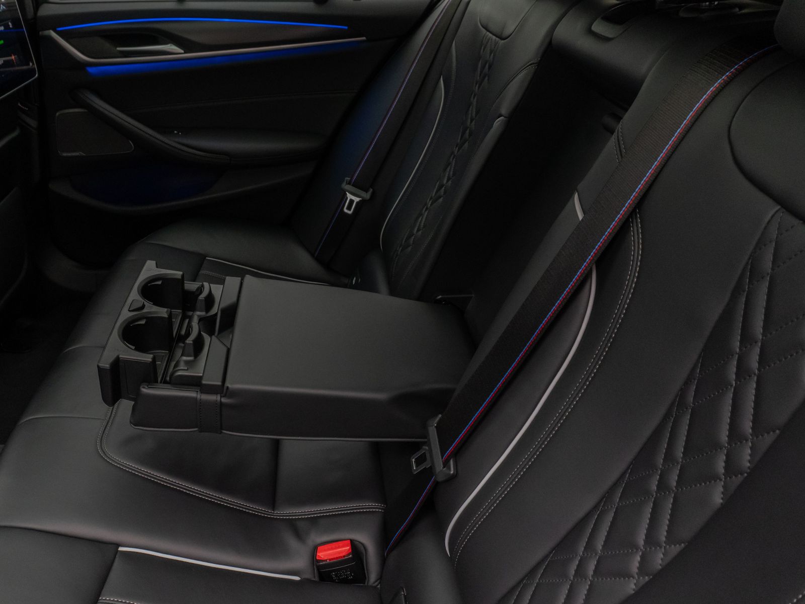 Fahrzeugabbildung BMW 540d xD M Sport Panoram Kamer HUD H/K TV Massage