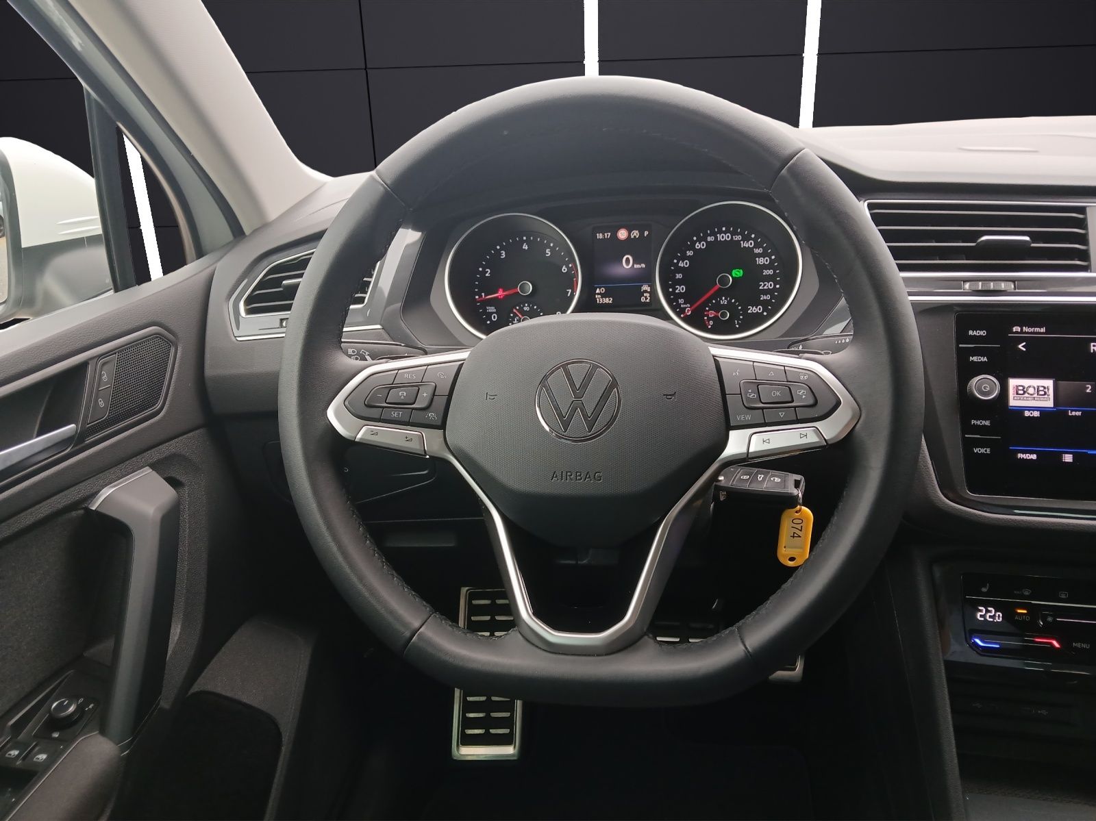 Fahrzeugabbildung Volkswagen Tiguan TSI Move DSG LED Navi ACC RFK SH LM