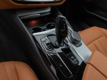 Fahrzeugabbildung BMW 530d Tour HUD ACC Kamera DAB Komfortzugang