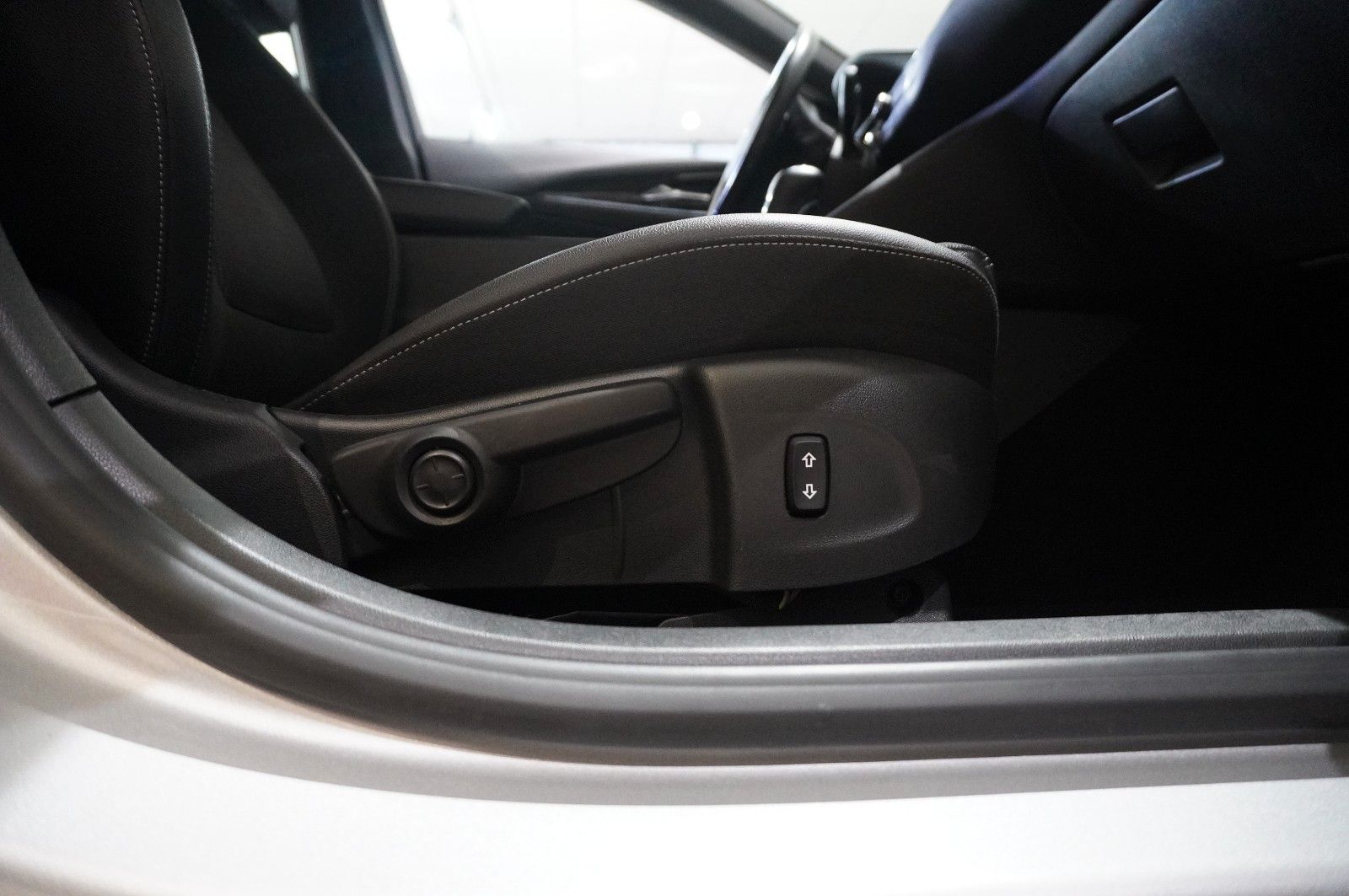 Fahrzeugabbildung Opel Insignia B ST 2.0D ELEGANCE NAVI/LED/KAMERA/HUD