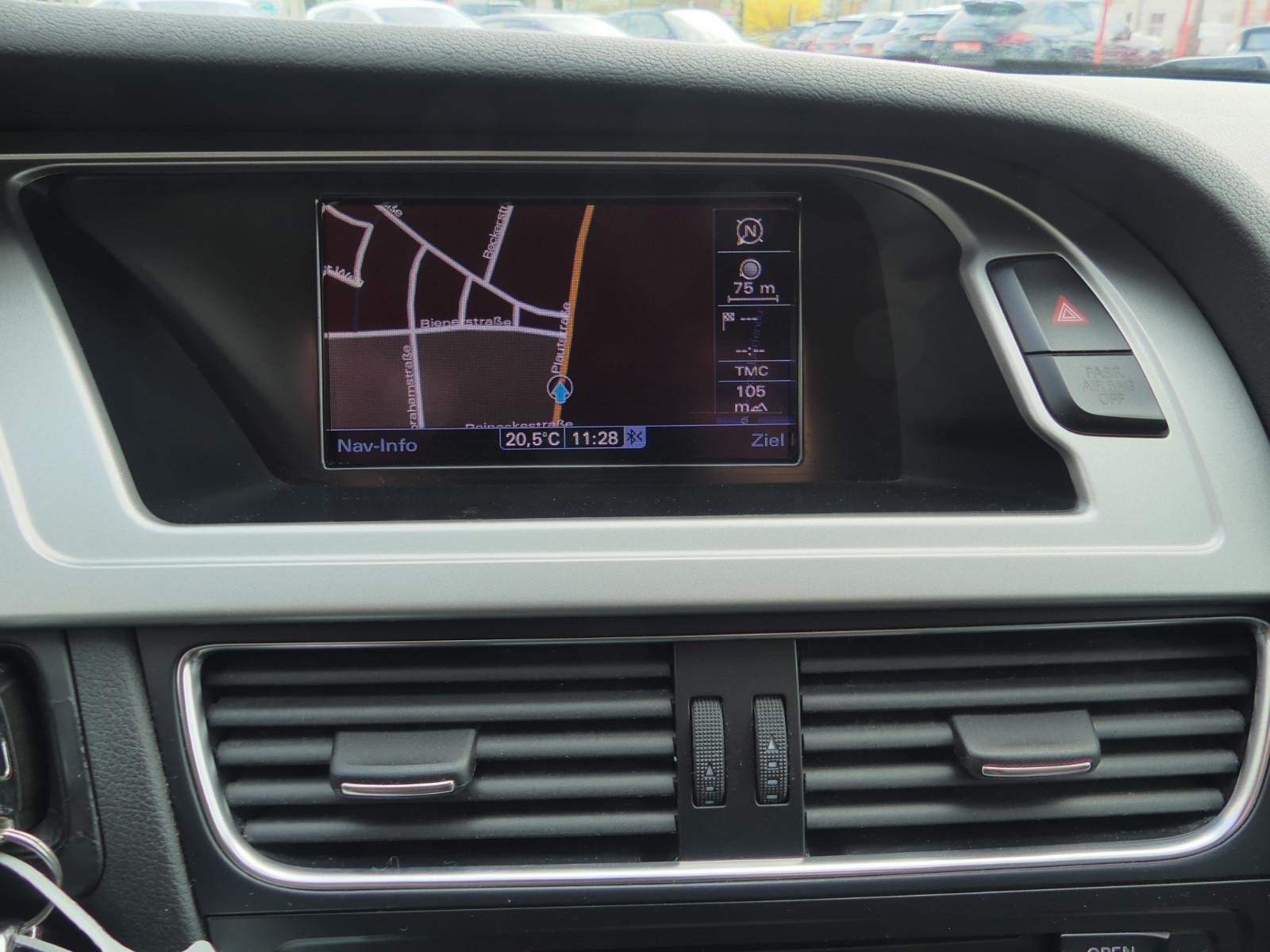 Audi A4 2011 — photo 13