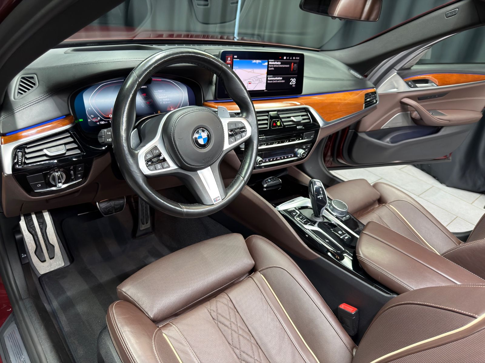 Fahrzeugabbildung BMW M550 i xDrive Limousine|INDIVIDUAL|LASER|H&K|HuD