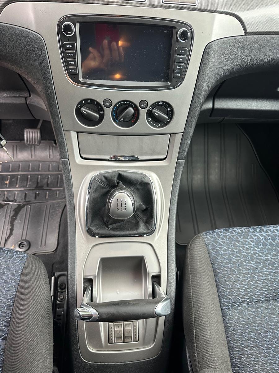 Ford Galaxy 2009 — photo 11