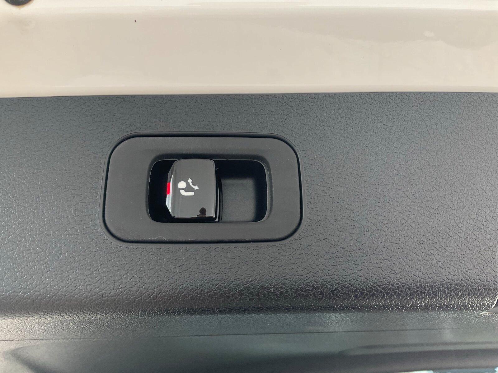 Mercedes-Benz E 220 d 4M T AMG Line/Distronic/Digital/Kamera