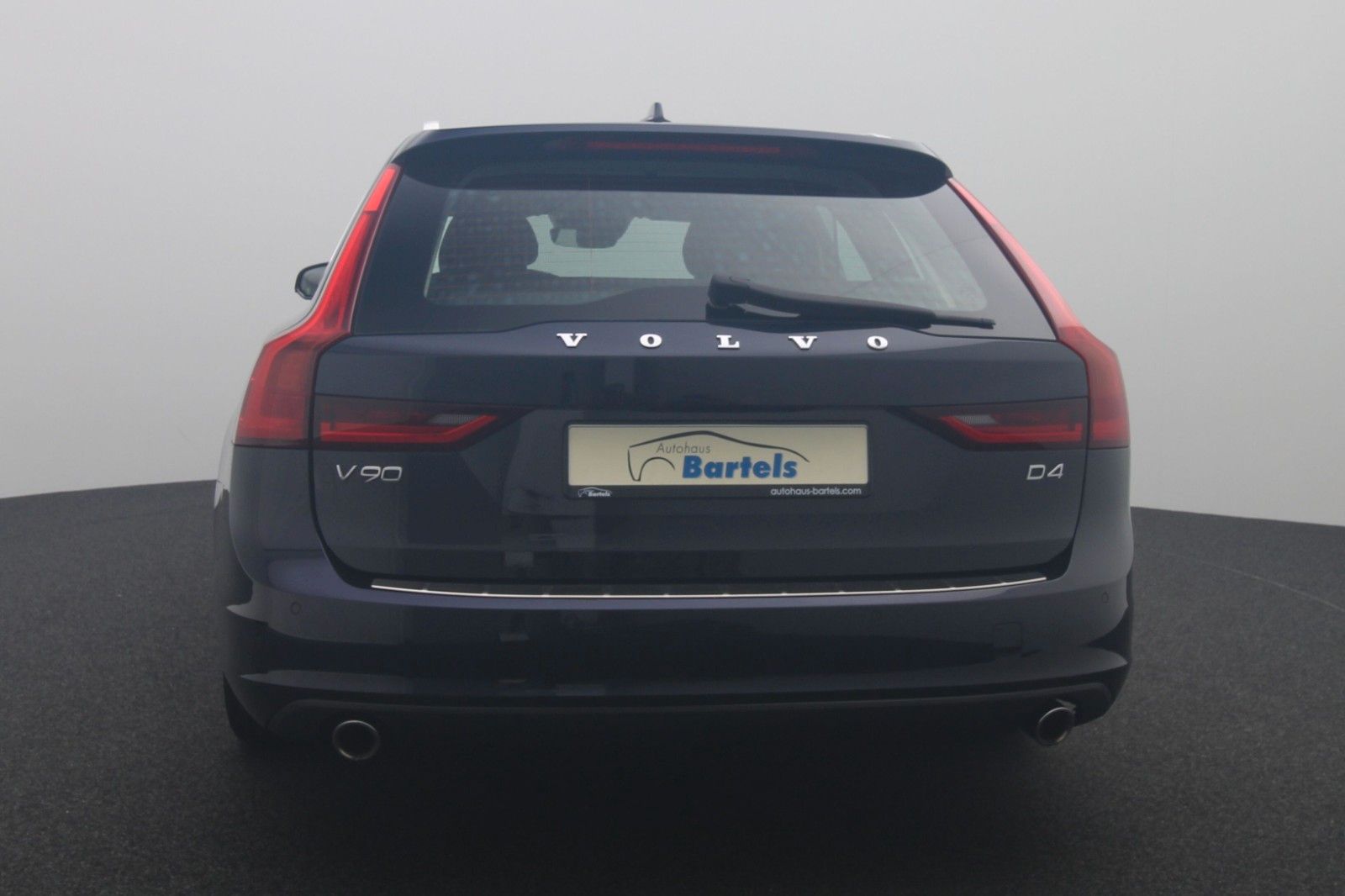 Fahrzeugabbildung Volvo V90 D4 2.0 Kombi Momentum ACC  LED KAMERA
