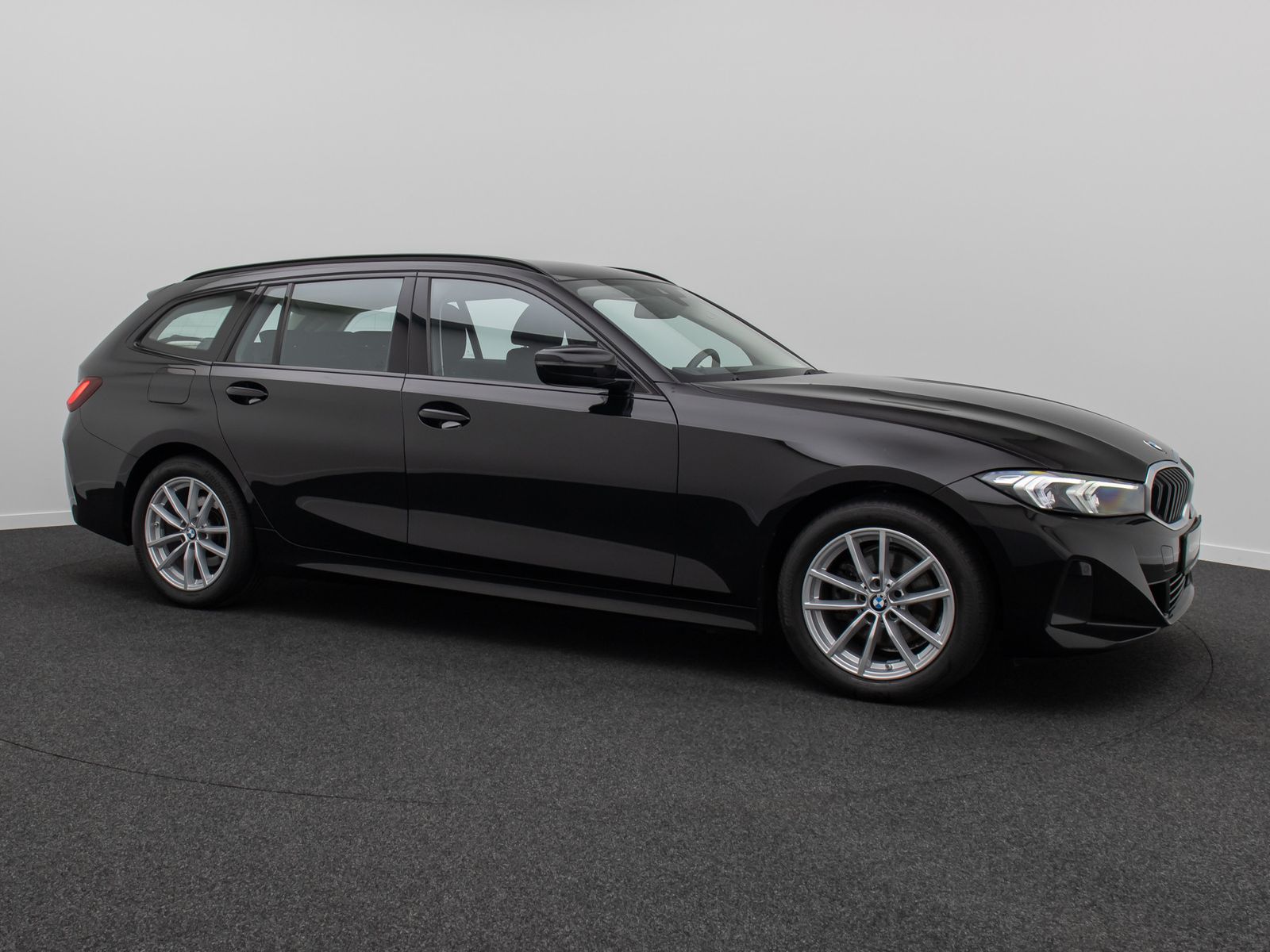 Fahrzeugabbildung BMW 320d GeschwindigReg AHK Widscreen Sport DAB