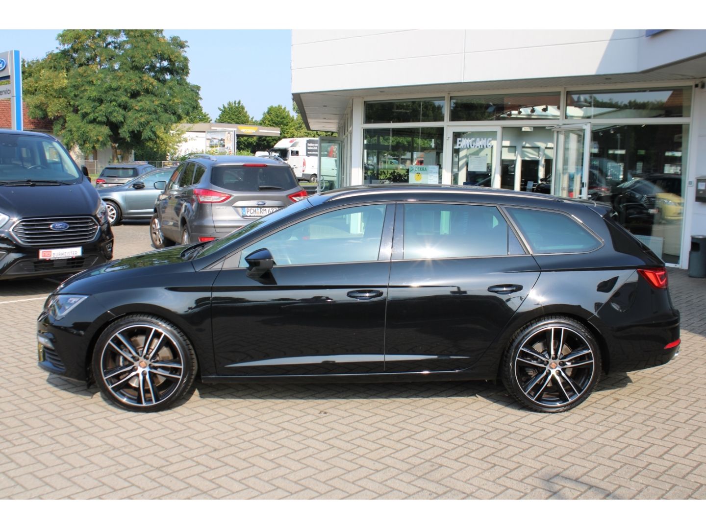 SEAT Leon Cupra 300 4Drive 2.0 TSI ST DSG ACC Navi RF - Image 2