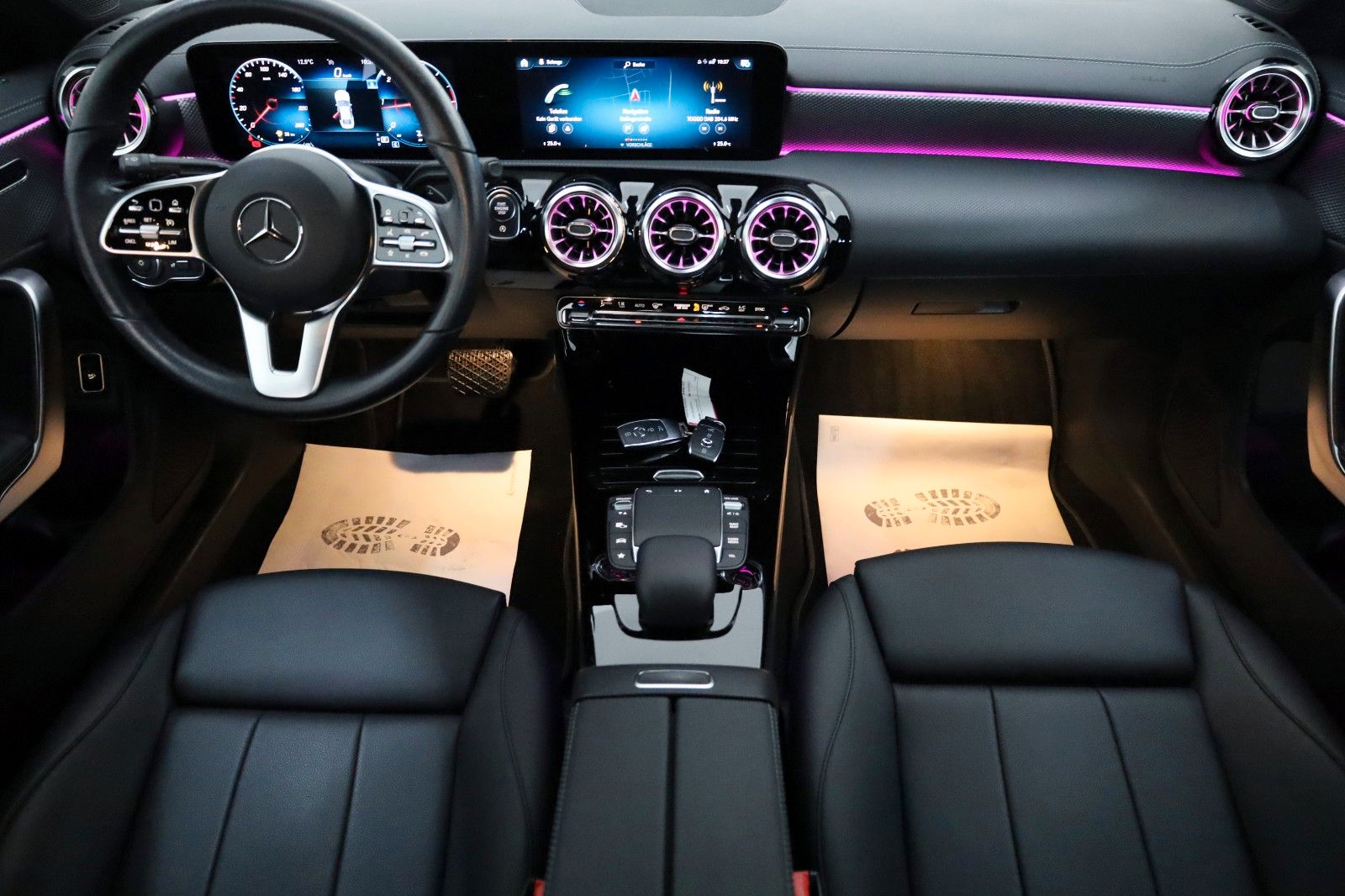Fahrzeugabbildung Mercedes-Benz CLA 200 d Coupe Leder,Navi,LED,SH,Kamera,AHK
