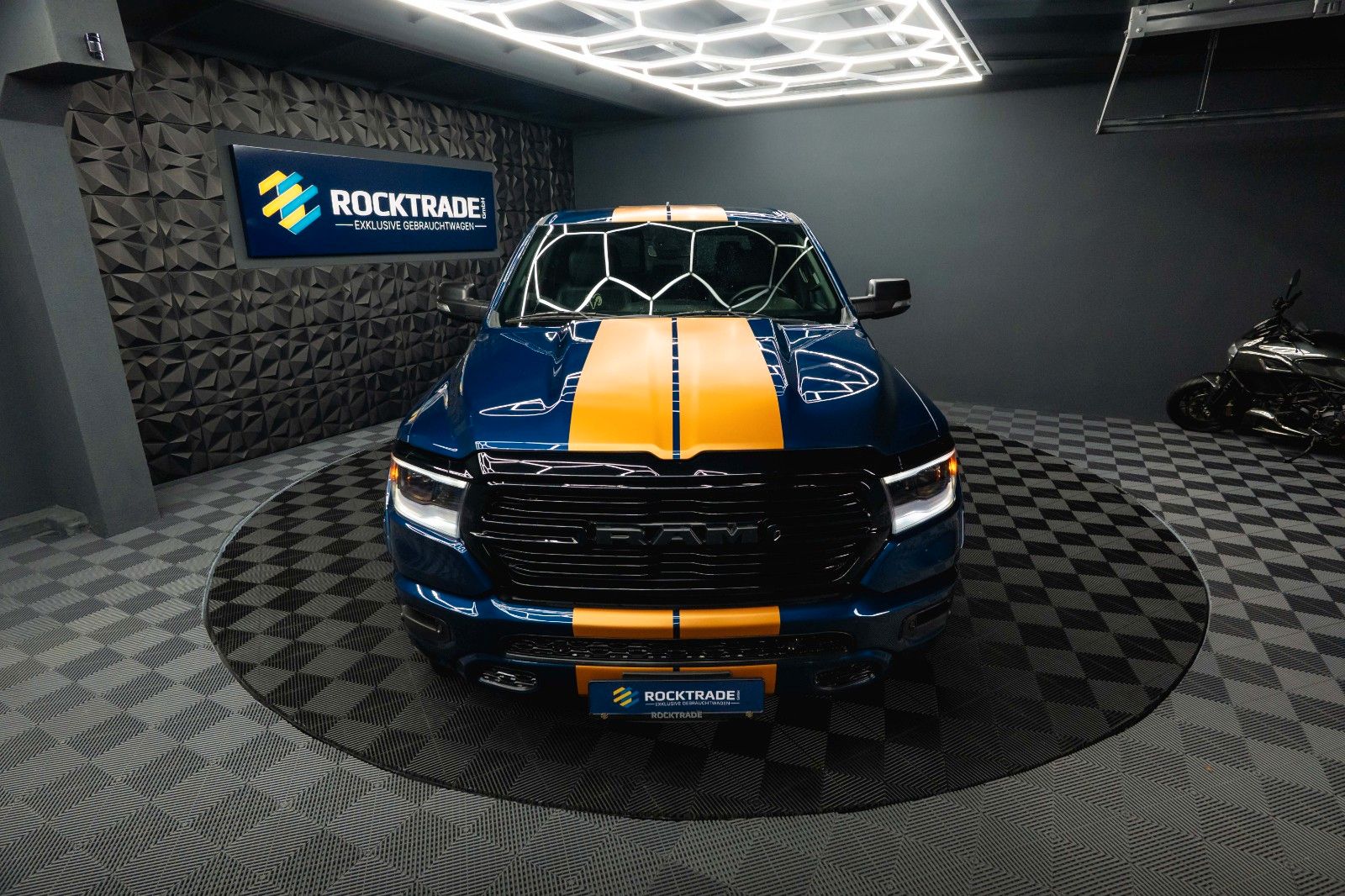 Fahrzeugabbildung Dodge RAM 5.7 V8 HEMI 4x4 OFFROAD Night-Paket *LED*19%