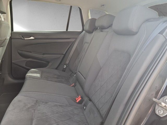 Fahrzeugabbildung Volkswagen Golf VIII Variant TSI Standheizg Kamera ACC LEDp