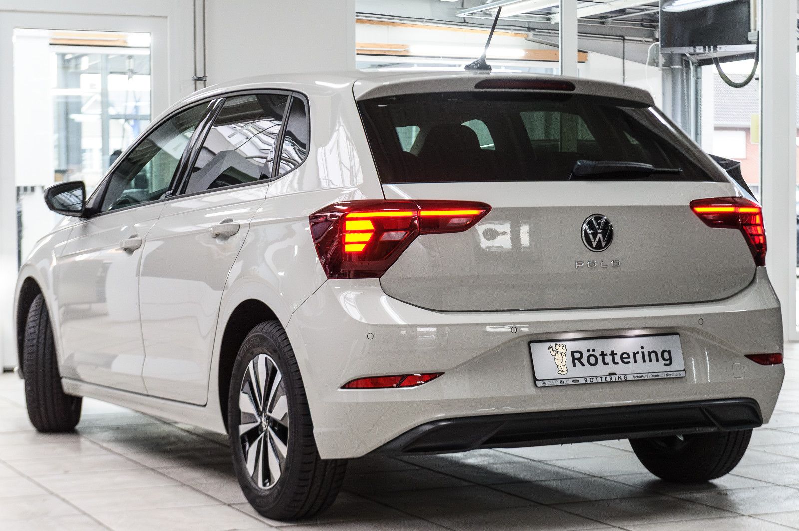 Fahrzeugabbildung Volkswagen Polo VI Move 1.0 LED+APP+BEATS+SHZ+KAMERA