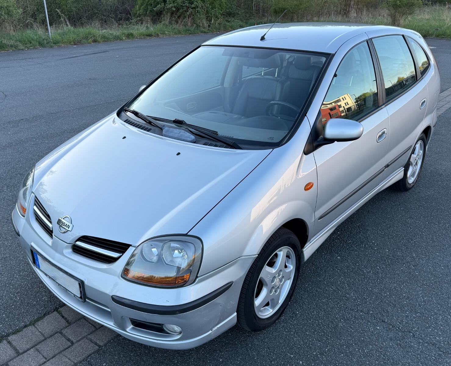 Nissan Almera Tino Teileder/Alcant. Klima Alu TÜV neu