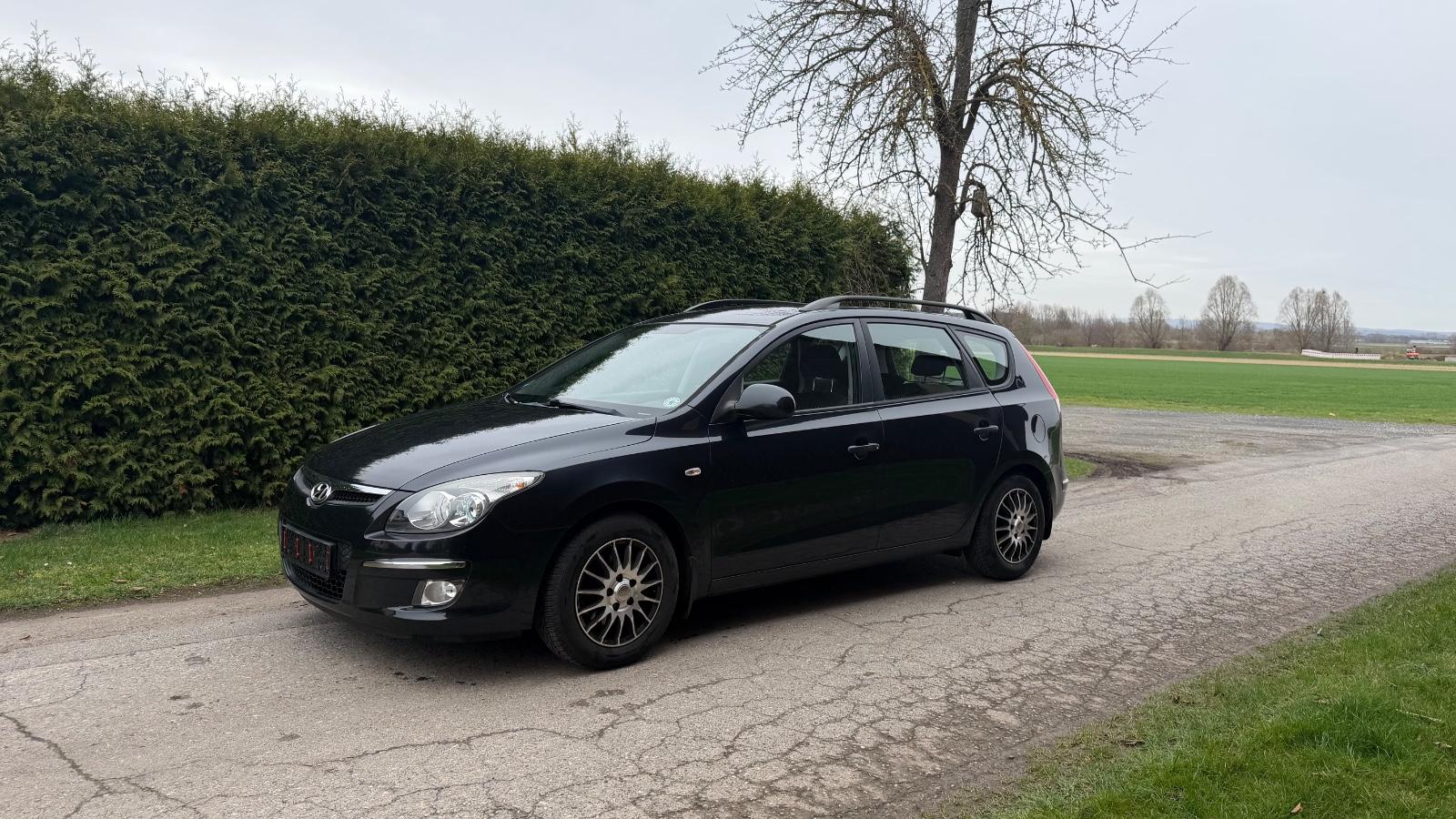 Hyundai i30 CW 1.4 FIFAWMEdit*TÜV NEU*1 Hand*Service Neu