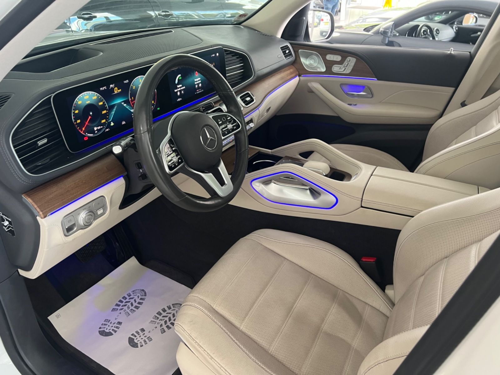 Fahrzeugabbildung Mercedes-Benz GLE 350 d 4Matic AMG Line PANORAMA*AHK*SITZBELÜF
