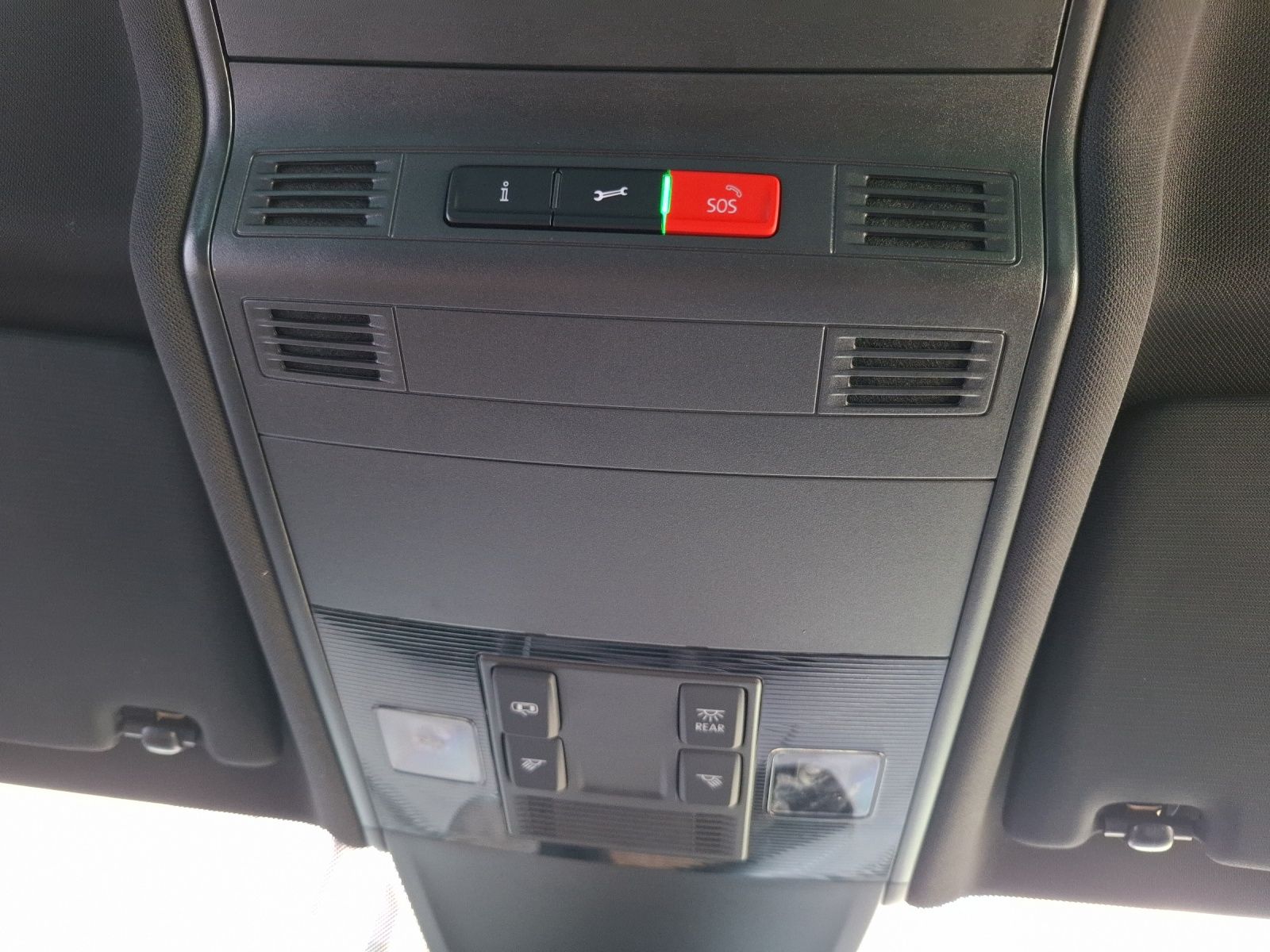 Fahrzeugabbildung Volkswagen Tiguan TDI R-Line DSG 4M STH Matrix AHK Navi AID