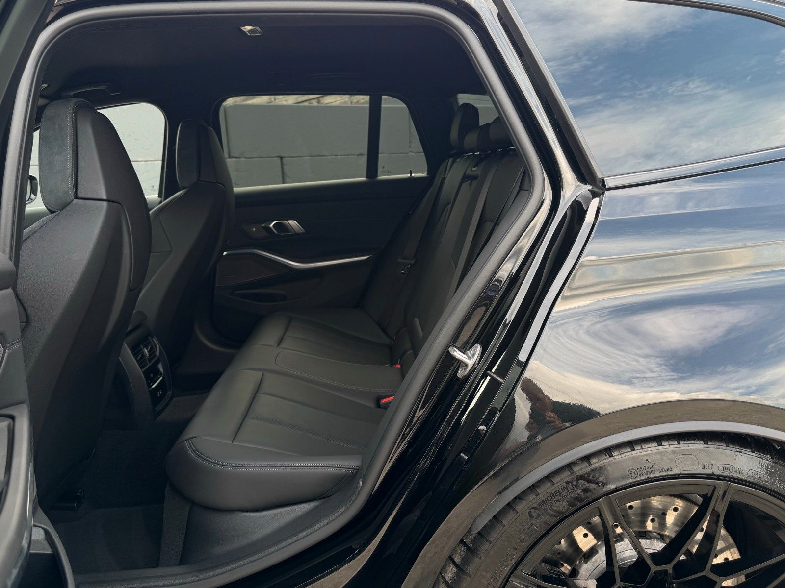 Fahrzeugabbildung BMW M3 Touring xDr Competition H&K LHZ HuD LHZ SBL