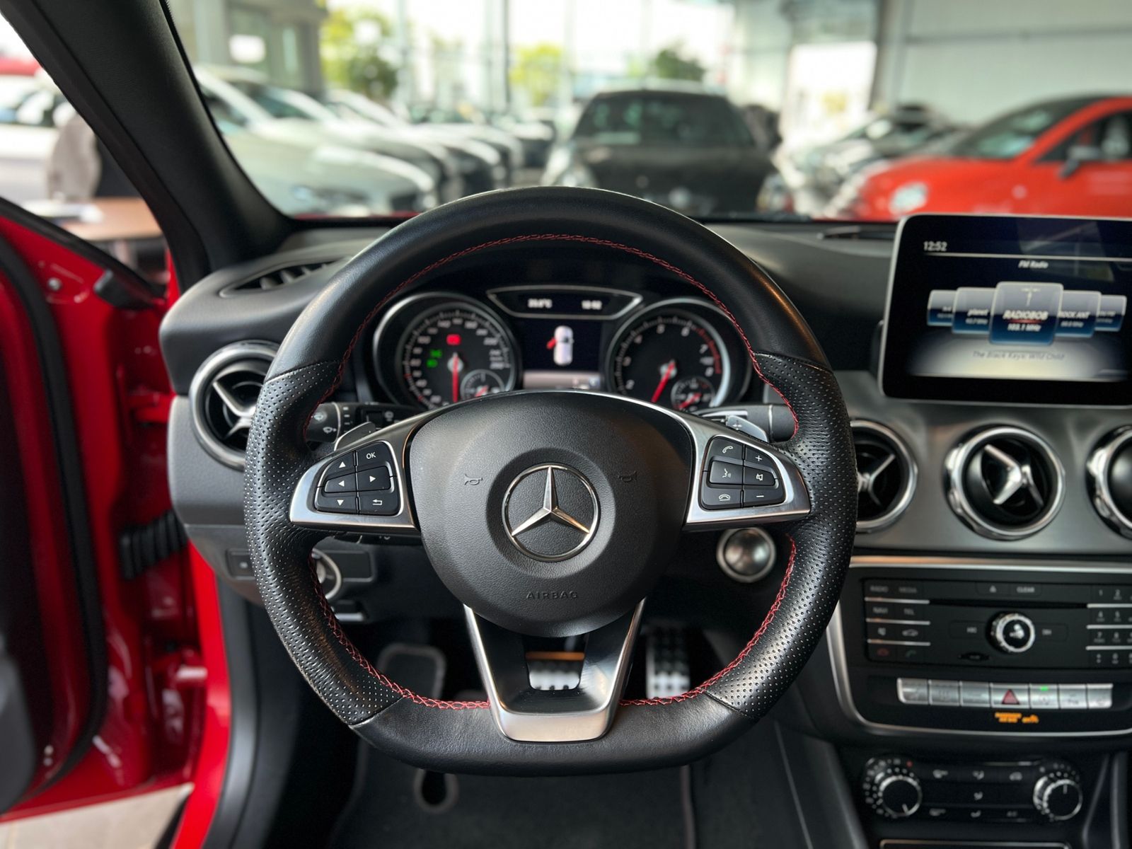 Fahrzeugabbildung Mercedes-Benz GLA 250 AMG Line STNDHZ 360° LED NAV SHZ 19"