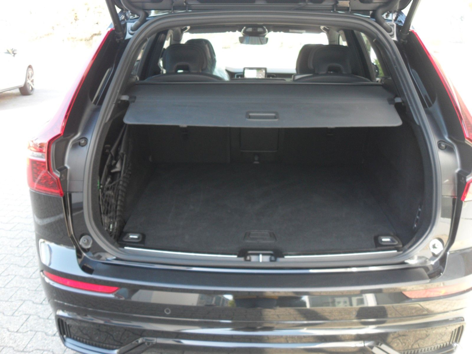 Fahrzeugabbildung Volvo XC 60 B5 Plus Black Edition AWD | Luftfederung