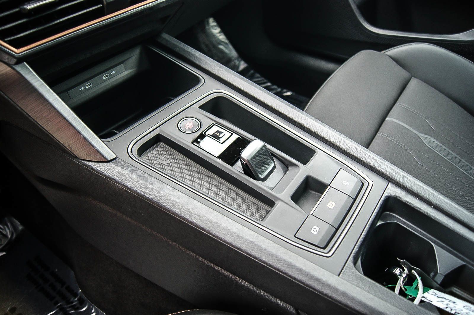 Fahrzeugabbildung CUPRA Leon Sportstourer e-Hybrid PANORAMA CARPLAY ACC