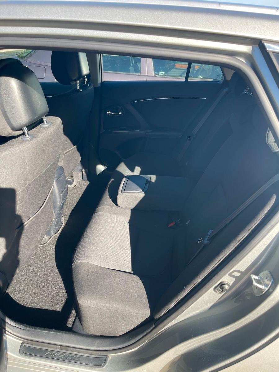 Toyota Avensis 2010 — photo 10
