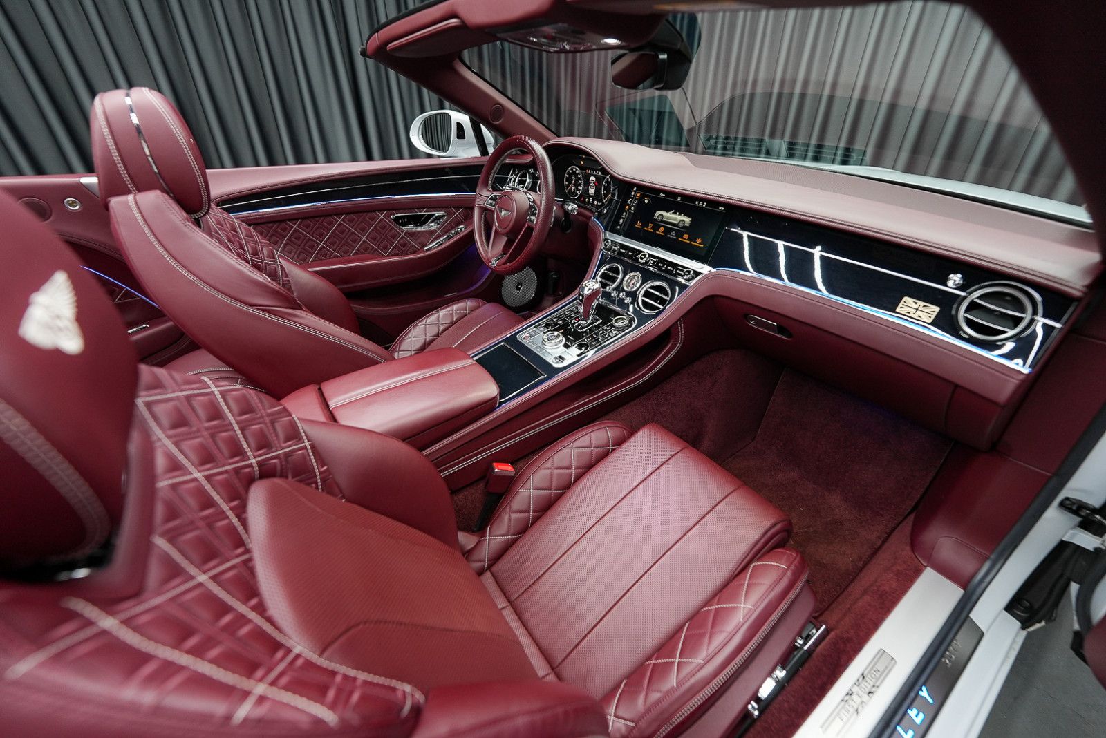 Fahrzeugabbildung Bentley Continental GTC 100years FirstEdition W12 CARBON