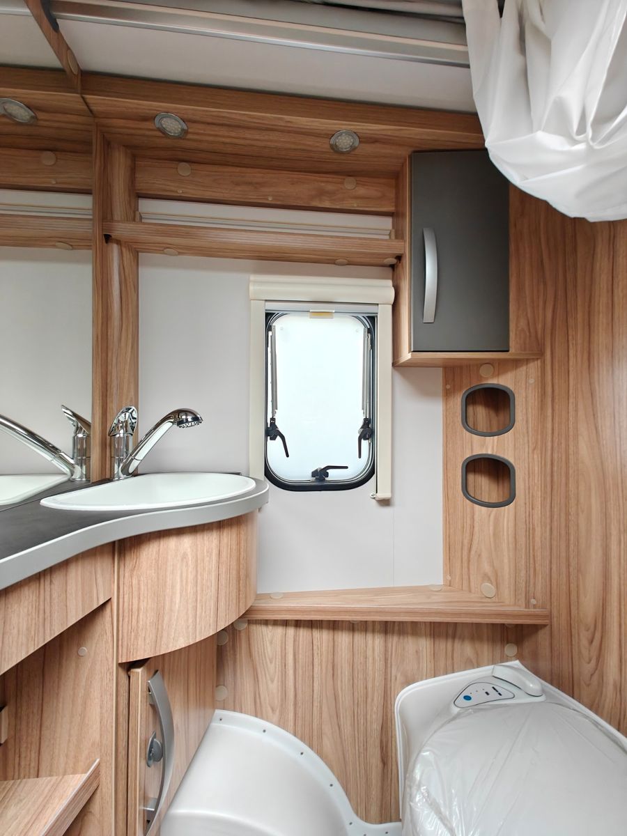 Fahrzeugabbildung HYMER / ERIBA / HYMERCAR Feeling 470 Elegance - JETZT 6.683€ SPAREN !!!