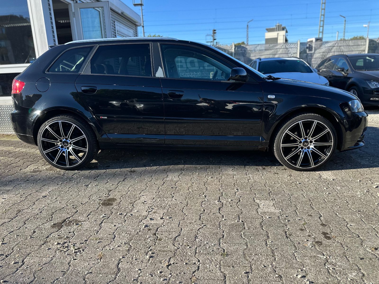 Fahrzeugabbildung Audi A3 SPORTBACK 2.0 TDI S LINE AMBIENTE*AHK+AUTOM*