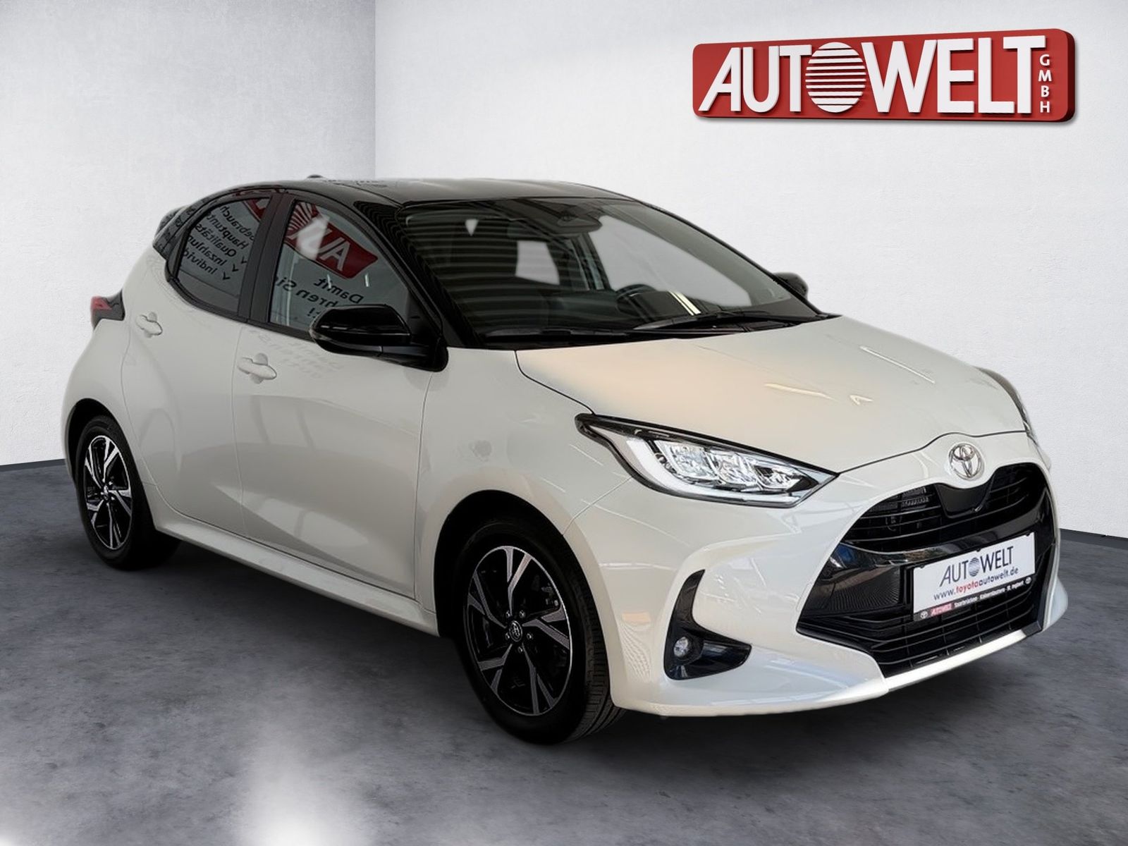 Fahrzeugabbildung Toyota Yaris & 1.5 Black & White Black&White Kam,Sitzhz