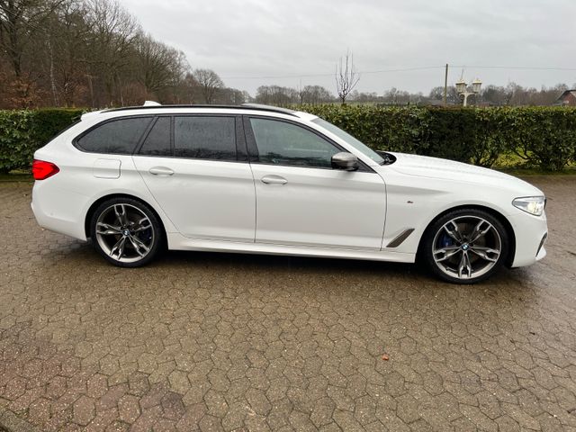 BMW M550 xDrive (B&W+20"+Standh.+Mega Voll !!)