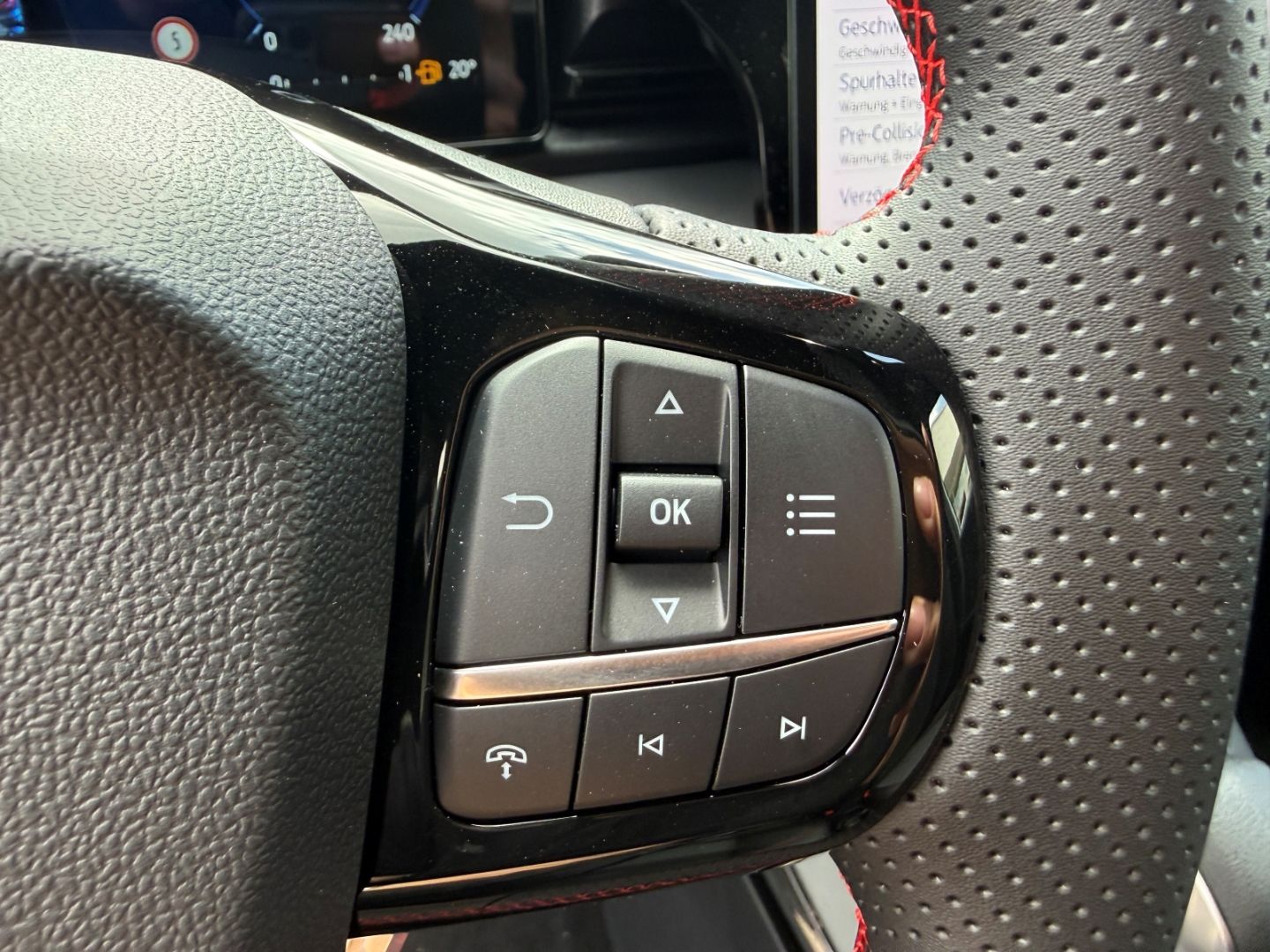 Fahrzeugabbildung Ford Puma ST-Line AHK Navi Digiki LED CarPlay 5JG GJR
