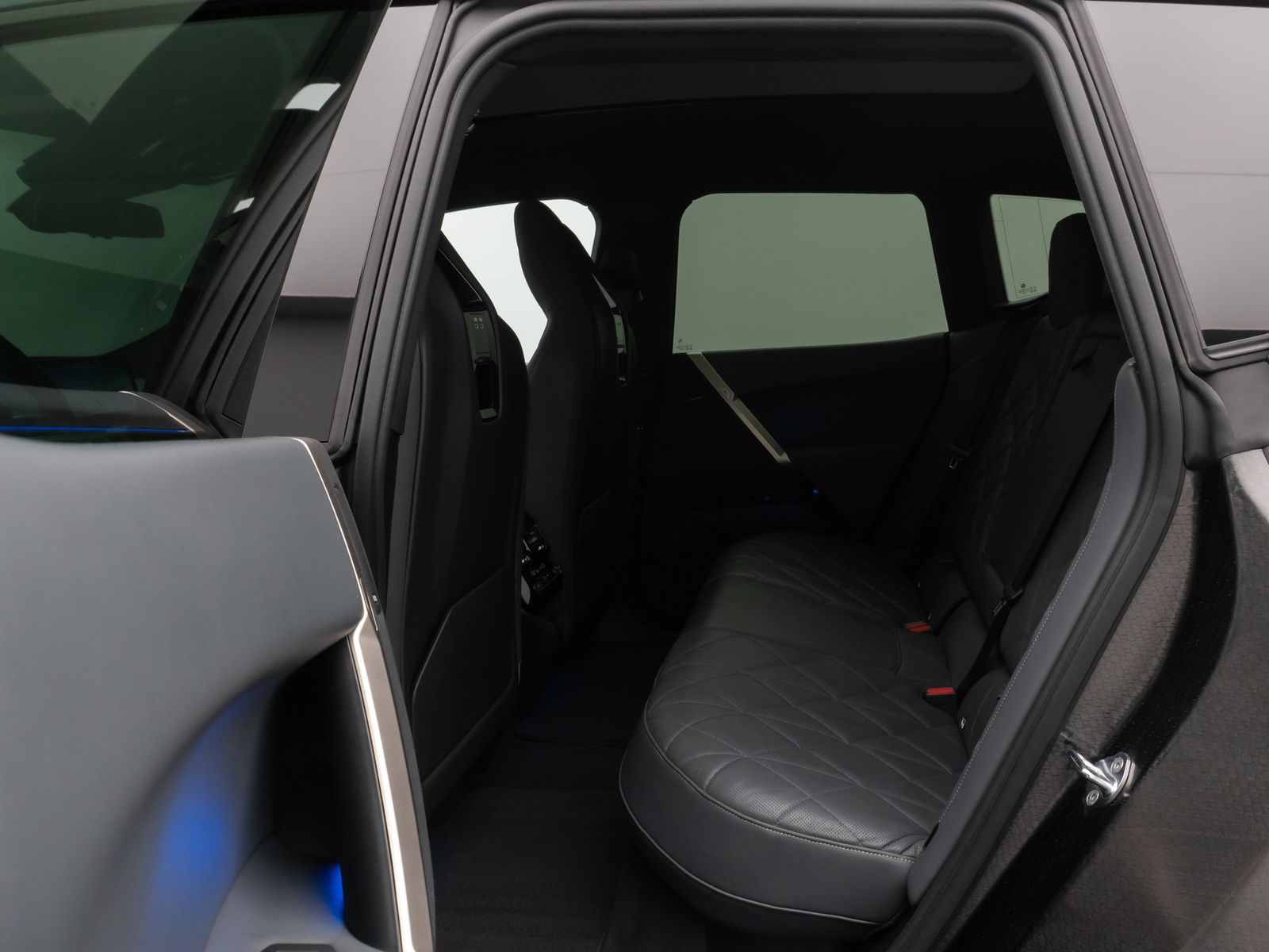 Fahrzeugabbildung BMW iX xD40 Sport Panorama 360° Laser DAB H/K 21Zoll