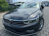 Volkswagen Passat 2.0TDI DSG R-LINE NAVI*LEDER*XENON*CAMERA - VW Passat Gebrauchtwagen in Stuttgart