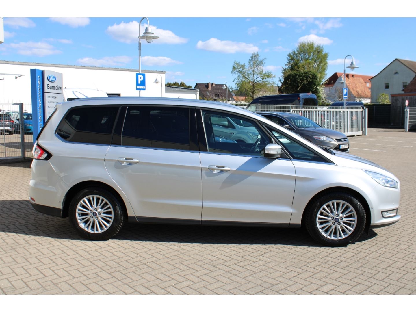 Fahrzeugabbildung Ford Galaxy Titanium 7 Sitze AHK Navi Pano GRA GJR PD